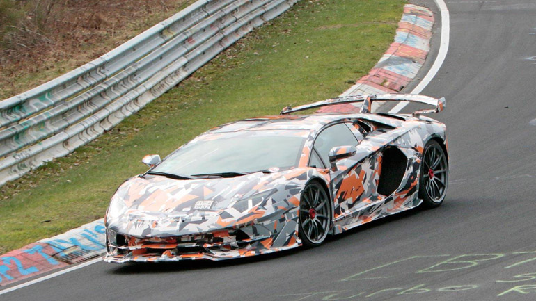 Η Lamborghini ετοιμάζει κάτι υπέροχο!